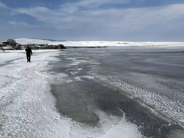 Ardahan'da Aktaş Gölü Buzla Kaplandı