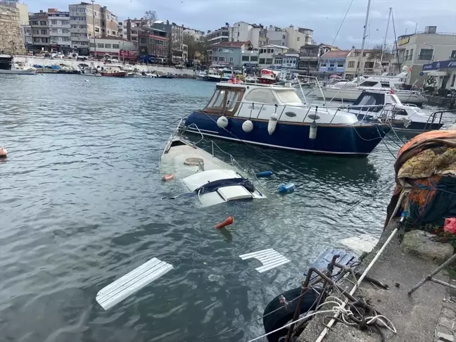 Çanakkale'de Sağanak Nedeniyle Tekne Battı