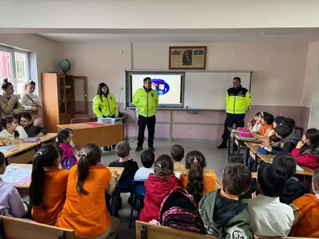 Karacabey'de Öğrencilere Trafik Semineri Düzenlendi