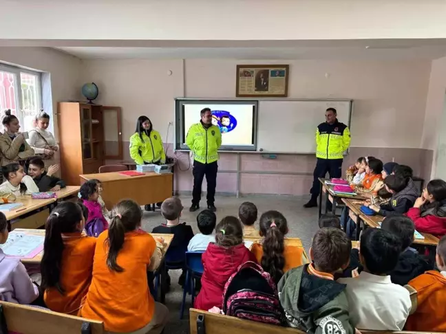 Karacabey'de Öğrencilere Trafik Semineri Verildi