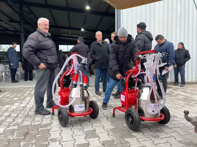 TİKA, Kuzey Makedonya'daki Çiftçilere Ekipman Desteği Sağladı