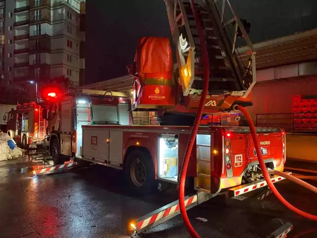 Ümraniye'deki AVM'de Yangın Çıktı