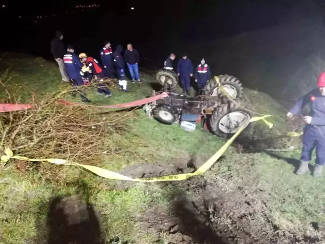 Samsun'da Devrilen Traktör Sürücüsünü Hayatından Etti