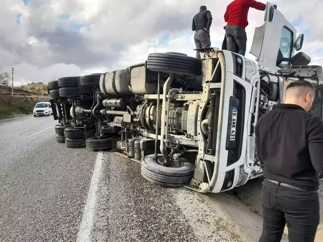 Denizli'de Tır Devri Sonucu Sürücü Yaralandı