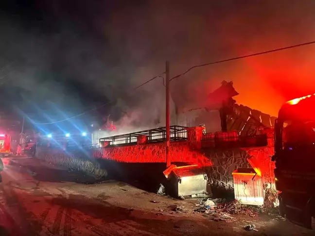 İzmir'de Tekstil Fabrikasında Yangın Kontrol Altına Alındı