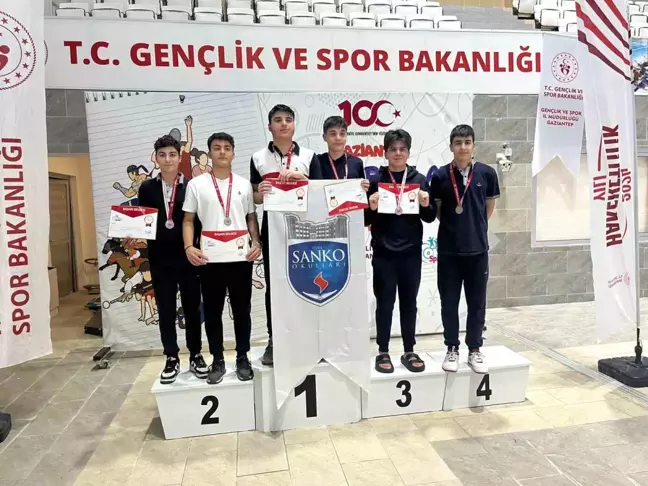 SANKO Okulları Genç Kız Takımı Yüzme Şampiyonu Oldu