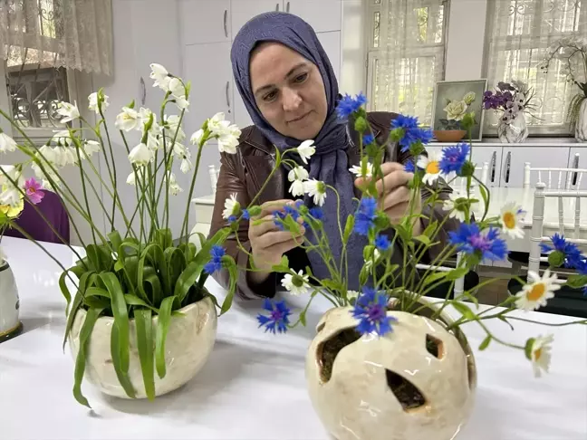 Eğitmen Fatoş Sarpkaya’nın Soğuk Porselen Hamuru ile Rengarenk Çiçekler