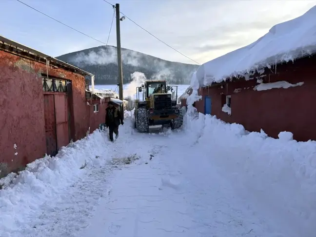 Ardahan'da Karla Mücadele Çalışmaları Hız Kesmeden Devam Ediyor