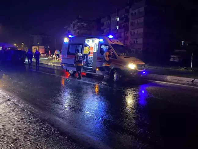 Muğla'da Aydınlatma Direğine Çarpan Otomobilde 2 Yaralı