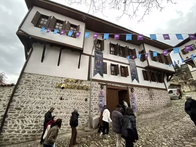 Cemil İpekçi, Safranbolu'da 'Bir Anadolu Masalı' Sergisini Açtı