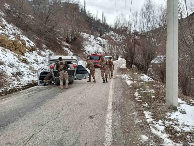 Buzlanma Kazası: Van'da Otomobil Takla Attı, 2 Yaralı