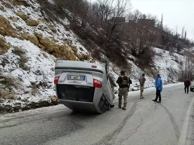 Van'da Otomobil Takla Attı: 3 Yaralı