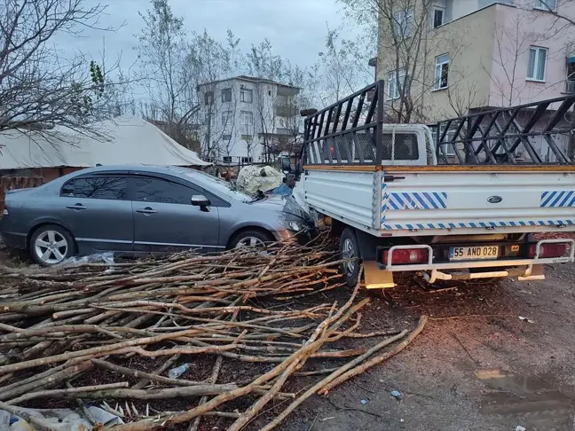 Samsun'da Trafik Kazası: 2 Yaralı