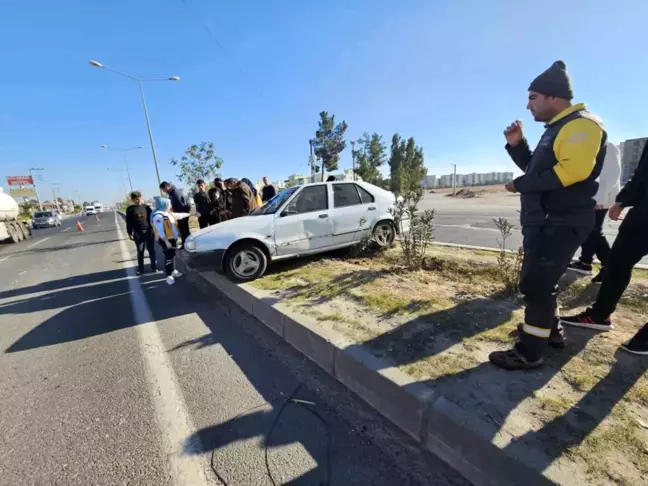 Nusaybin'de Tır ve Otomobil Çarpıştı: 1 Yaralı