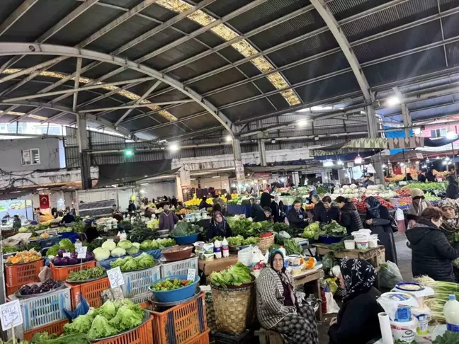 Zonguldak Halk Pazarında Fiyatlar Yüksek, İlgi Azalmadı