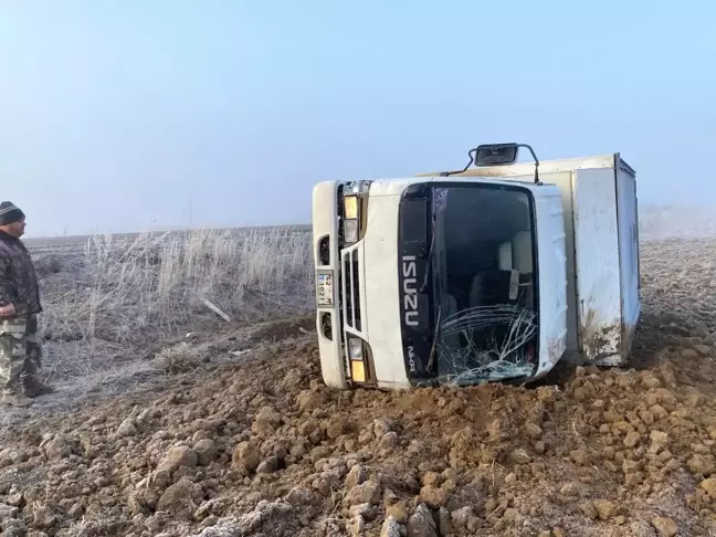 Sisli Havada Kamyonet Devrildi: Sürücü Yaralandı