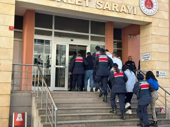 Çanakkale'de Dolandırıcılık: 5 Zanlı Tutuklandı