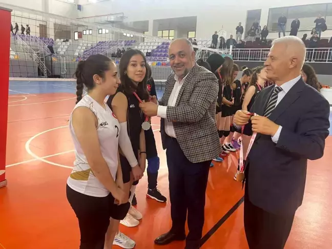 Okul Sporları Genç Kızlar Voleybol Müsabakaları Sona Erdi