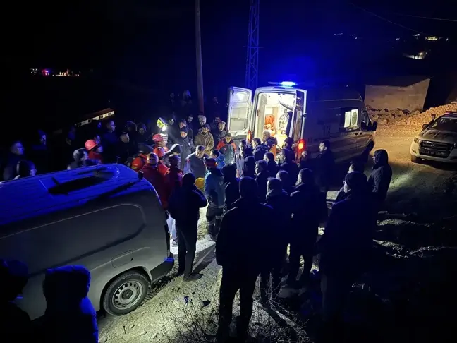 Hakkari'de Kayalıklardan Düşen Kişi Hayatını Kaybetti