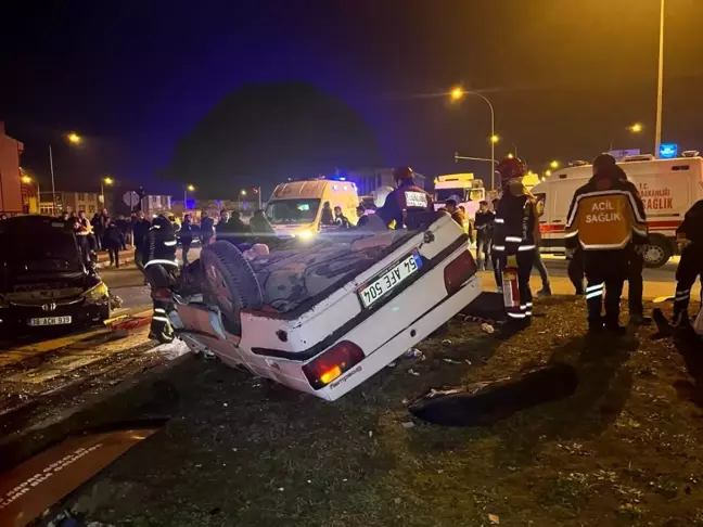 Sakarya'da Kavşakta Trafik Kazası: 4 Yaralı