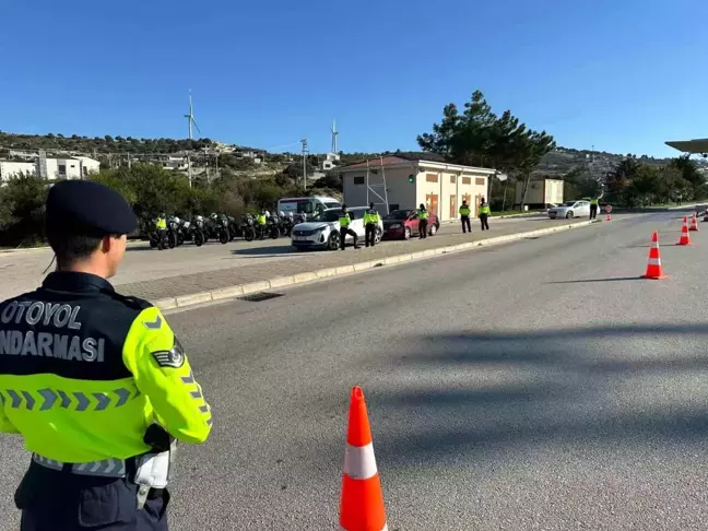 Çeşme'de Düzensiz Göçmen Operasyonu: 39 Kaçak Göçmen Yakalandı