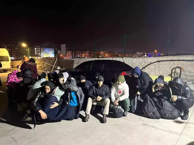 Kuşadası'nda Düzensiz Göçmen Operasyonu: 30 Göçmen Yakalandı