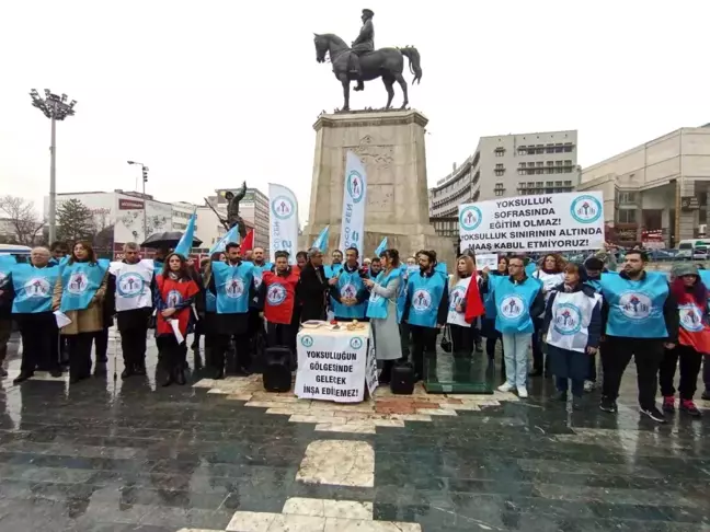 Eğitimin Gücü-Sen, Öğretmen Maaşlarına Dikkat Çekmek İçin Eylem Yaptı