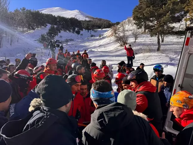 Palandöken'de Sporcuların Üzerine Çığ Düştü