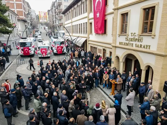 Taşköprü Belediyesi Yeni Çöp Kamyonlarını Tanıttı