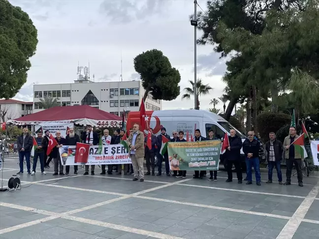 Alanya'da Dünya Şehit Çocuklar Günü'nde İsrail Saldırıları Protesto Edildi