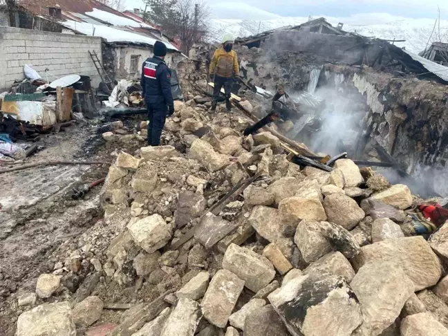 Sivas'ta Müstakil Evde Yangın: 1 Yaralı