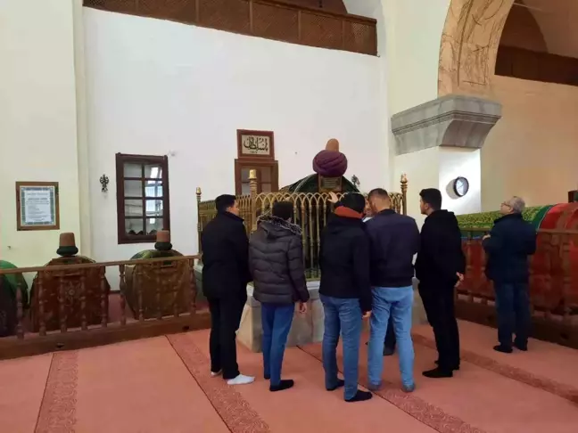 KYK Yurtları Öğrencileri Mevlevi Türbe Camii'ni Ziyaret Etti