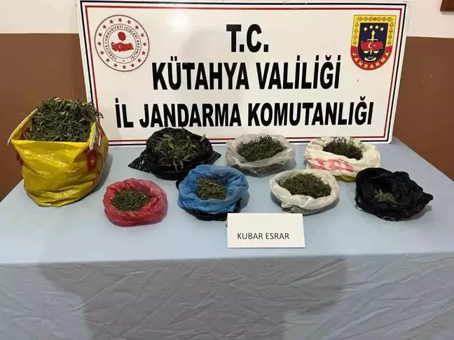 Kütahya'da Uyuşturucu Operasyonu: 910 Gram Kubar Esrar Ele Geçirildi