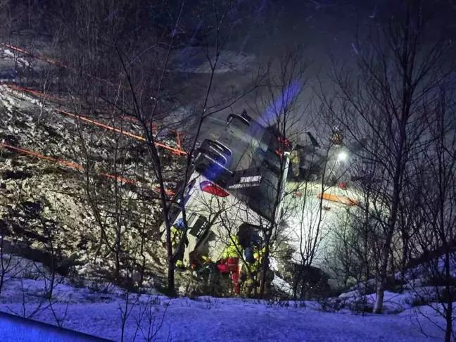 Norveç'te Yolcu Otobüsü Şarampole Yuvarlandı: 3 Ölü, 4 Yaralı