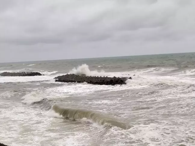 Akçakoca'da Kuvvetli Rüzgar ve Yükselen Dalga Boyu