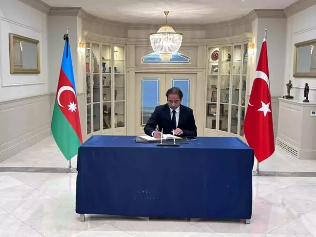 Azerbaycan Uçağı Kazakistan'da Düştü, Taziye Defteri Açıldı