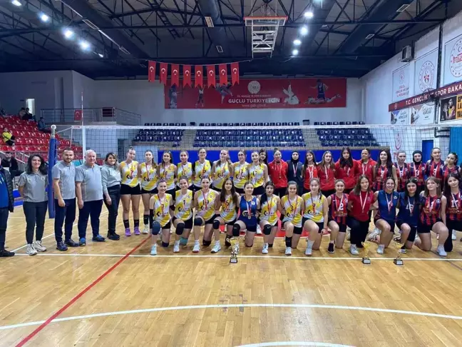 Düzce 1907 Spor Kulübü Yıldız Kızlar Voleybol Şampiyonu Oldu