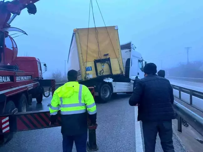 Tosya'da Yoğun Sis Trafiği Felç Etti