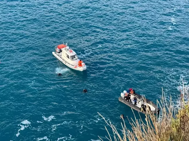 Antalya'da Falezlerden Denize Düşen Genç İçin Arama Kurtarma Çalışmaları Devam Ediyor