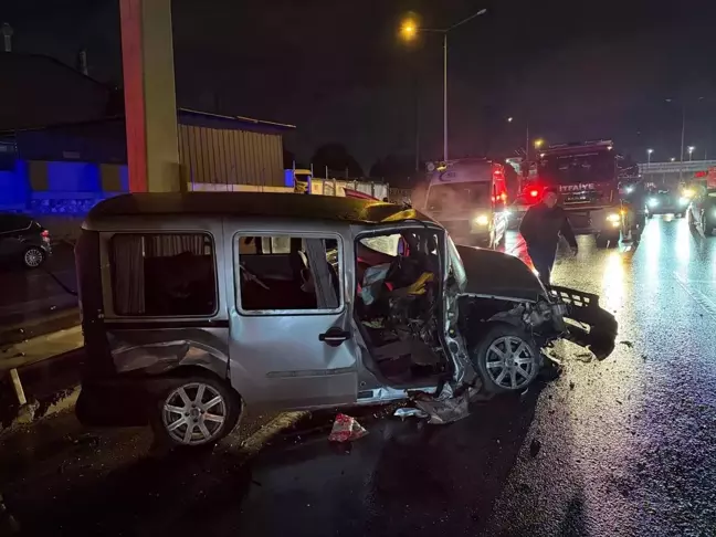 Gebze'de Trafik Kazası: Sürücü Hastaneye Kaldırıldı