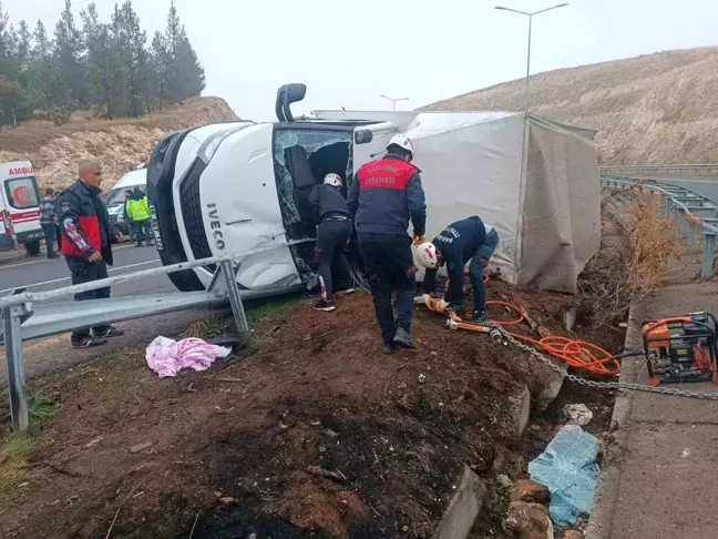 Şanlıurfa'da Kamyonet Kazası: Sürücü Yaralandı