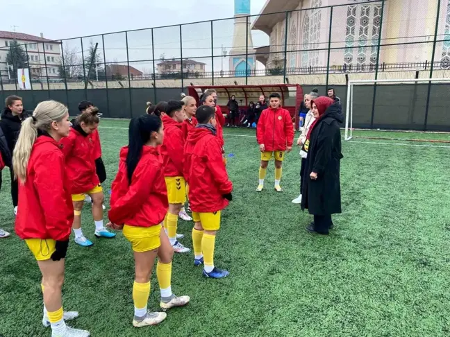 Kadın Futbolculara Destek Ziyareti