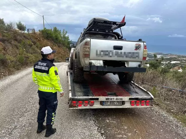 Alanya'da Yasa Dışı Çakarlı Araçlara Ağır Ceza