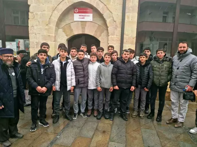 İmam Hatip Lisesi Öğrencileri Uygulamalı Eğitimde Camide Vaaz Verdi