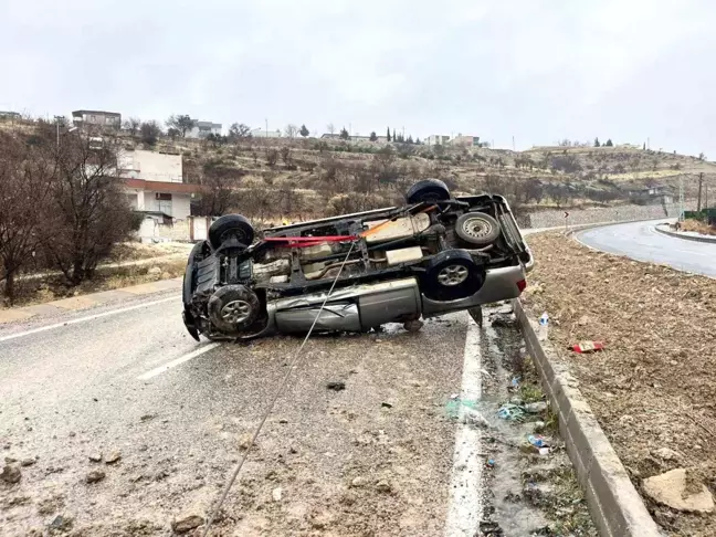 Adıyaman'da Takla Atan Kamyonet Sürücüsü Yaralandı