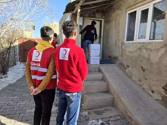 Türk Kızılay'dan Ağrı Diyadin'de 100 Aileye Gıda Yardımı