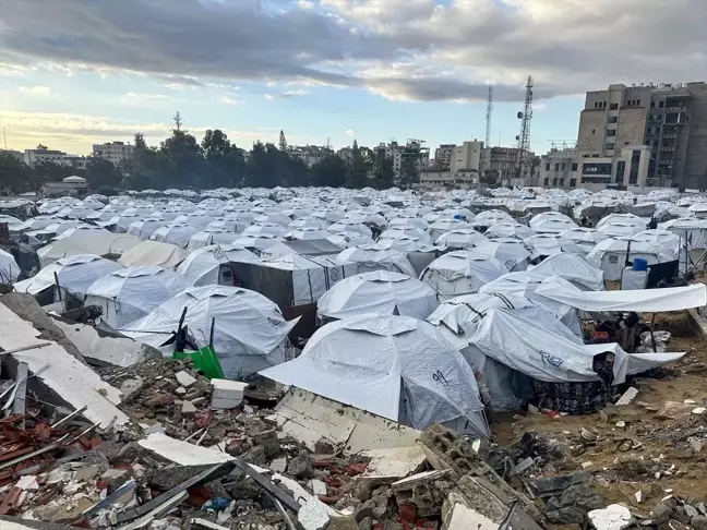 Gazze'de Soğuk Hava Koşulları Filistinlilerin Yaşam Mücadelesini Zorlaştırıyor