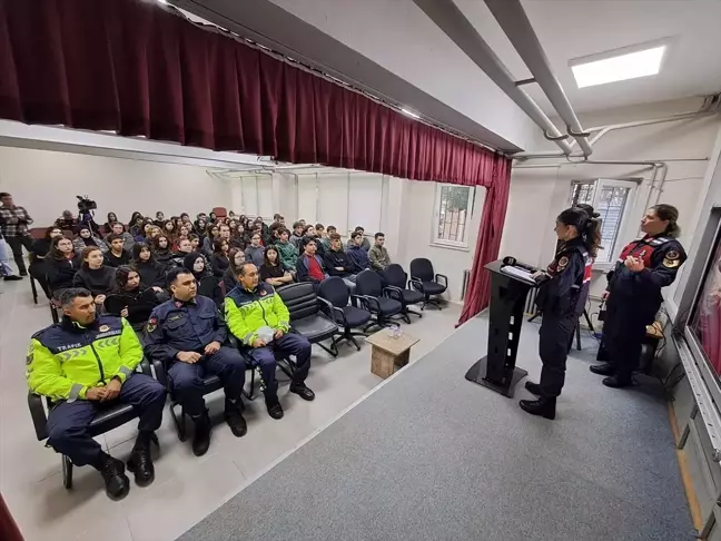 Sakarya'da Öğrencilere Kadına Yönelik Şiddet ve Uyuşturucu ile Mücadele Eğitimi