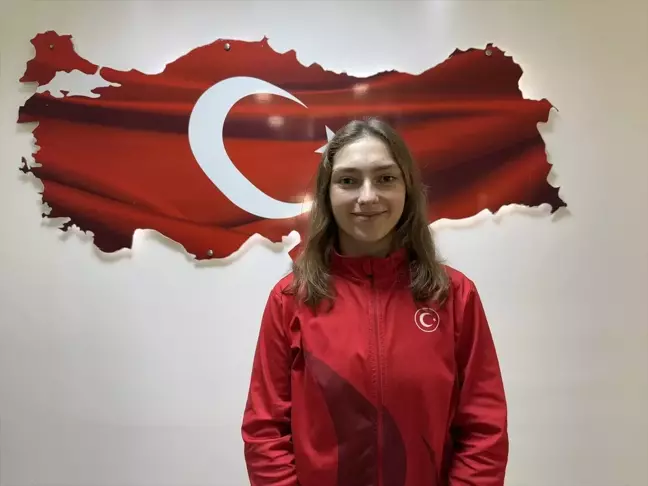 Badmintoncu Sinem Yıldız, Avrupa'da İki Bronz Madalya Kazandı