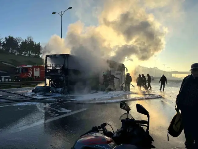 İstanbul'da yolcu otobüsü alevlere teslim oldu: 25 kişi ölümden döndü